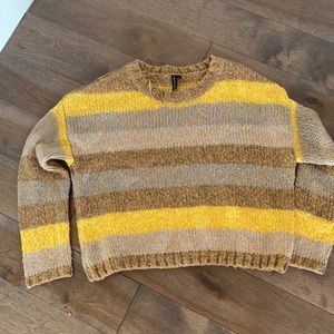 M woman’s cropped sweater